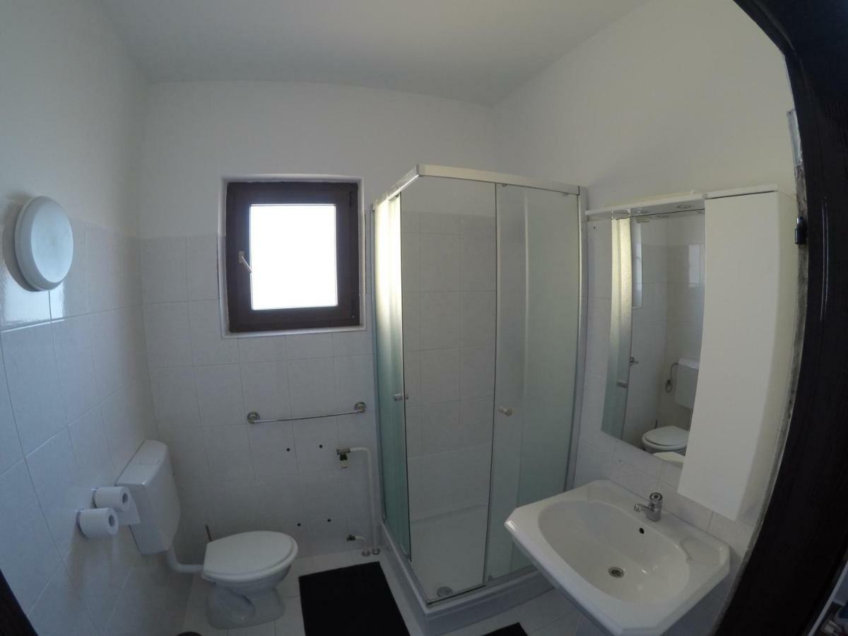 Apartman Koralj Apartment พูลา ภายนอก รูปภาพ
