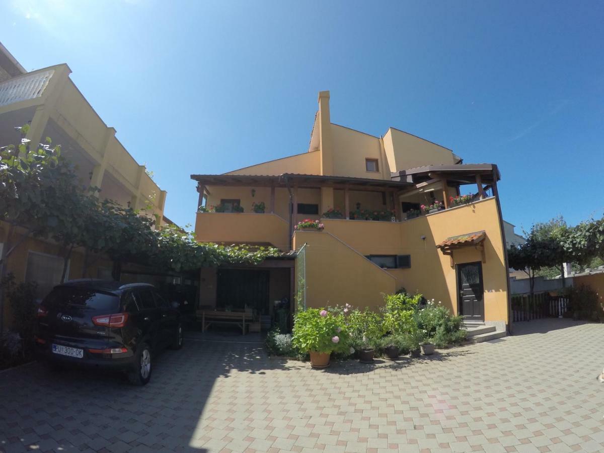 Apartman Koralj Apartment พูลา ภายนอก รูปภาพ
