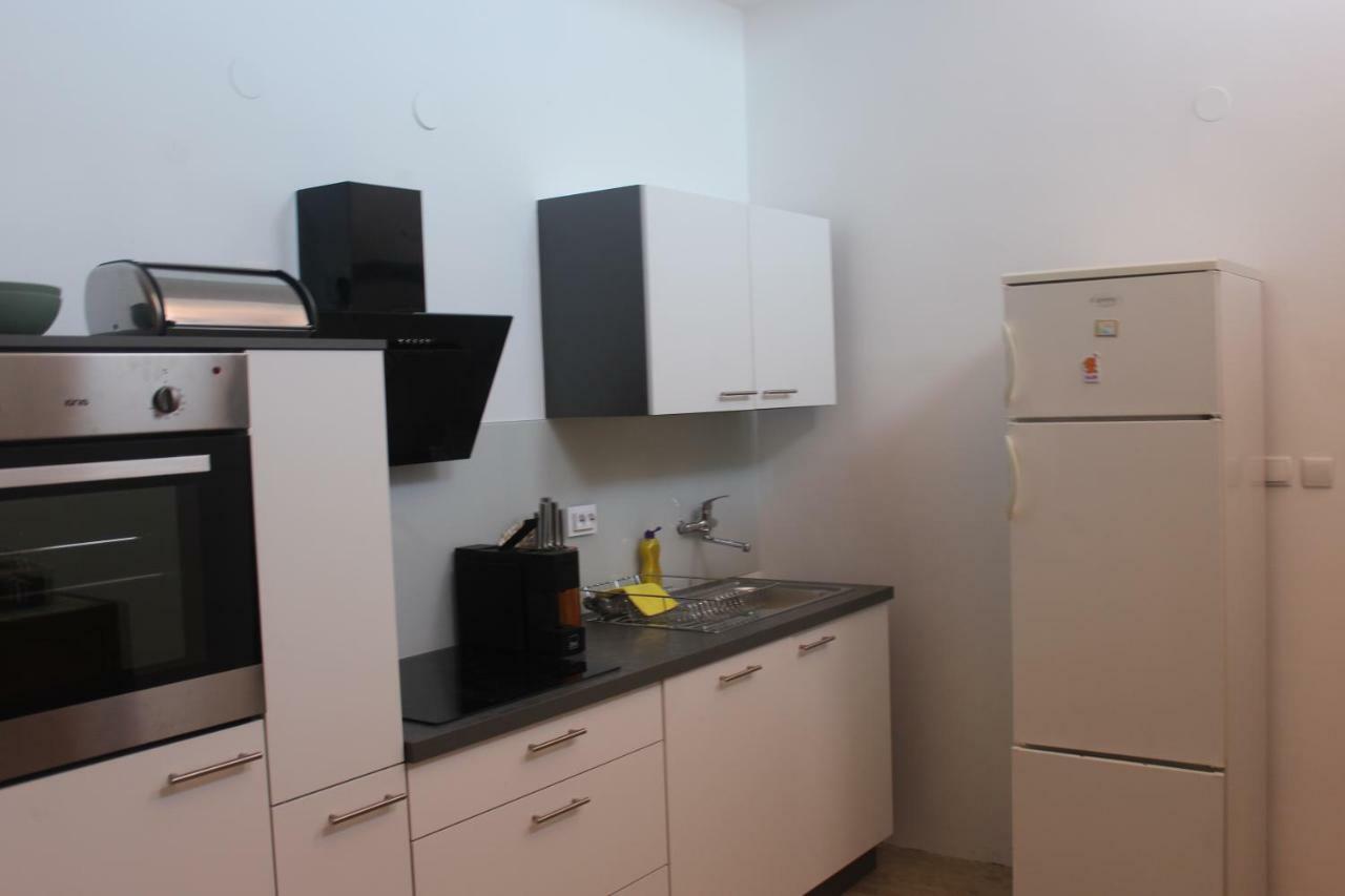 Apartman Koralj Apartment พูลา ภายนอก รูปภาพ